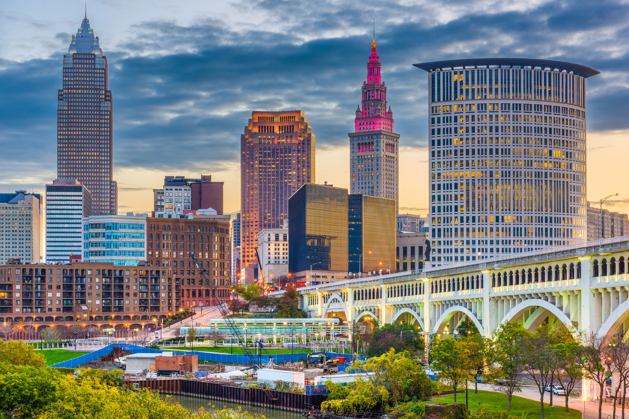 golf lessons for adults CLE Golf lessons for adults in Cleveland - downtown skyline with Terminal Tower and bridge